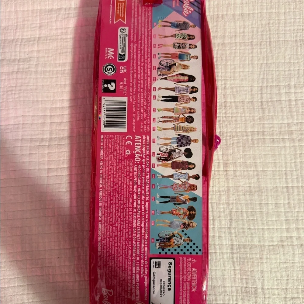 Barbie Fashionistas 202 Curvy Girl Power Outfit HJT01 Mattel Blonde Hair Zip Bag